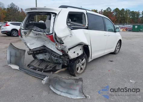 2011 Toyota Sienna Le V6 z USA, uszkodzony, nr VIN 5TDKK3DC2BS128362